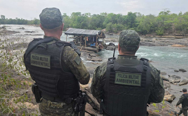 pmto-apreende-armas,-ouro-e-mercurio-e-desativa-duas-dragas-de-garimpo-ilegal-no-rio-manoel-alves,-em-almas