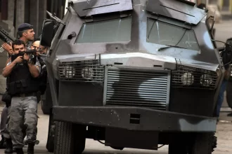 operacao-policial-contra-avanco-do-comando-vermelho-deixa-sete-mortos-no-rio