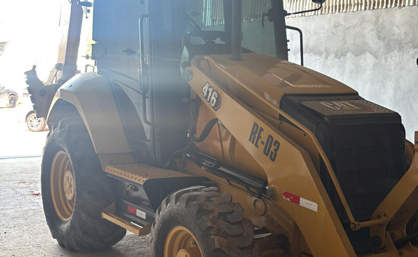 em-augustinopolis,-policia-civil-recupera-retroescavadeira-roubada-no-estado-de-paulo