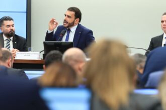 etica:-relator-pede-arquivamento-de-acao-contra-eduardo-bolsonaro