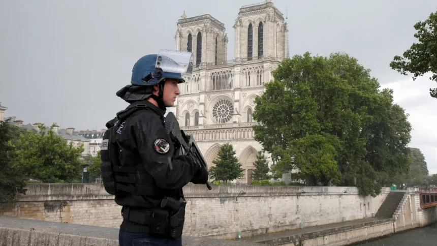 carta-anonima-alerta-para-ataque-em-notre-dame:-“vao-causar-um-massacre”