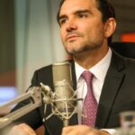 dois-ministros-sao-afastados-de-partidos-por-continuarem-no-governo