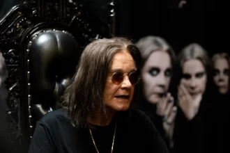 astro-do-heavy-metal,-ozzy-osbourne-fala-sobre-traicoes-a-mulher-em-livro-postumo