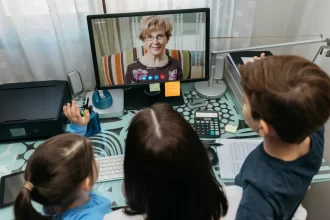 pais-podem-responder-por-trabalho-infantil-na-internet,-diz-mpt;-veja-indicios-de-violacao