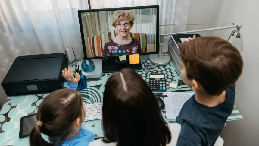 pais-podem-responder-por-trabalho-infantil-na-internet,-diz-mpt;-veja-indicios-de-violacao