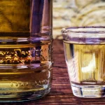 cachaca-contaminada-por-metanol-deixou-37-mortos-na-bahia-em-1999;-relembre-outros-casos