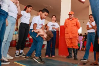 bombeiros-realizam-dia-de-brincadeiras-em-homenagem-ao-dia-das-criancas-na-1a-cibm-de-taquaralto
