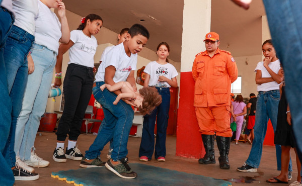 bombeiros-realizam-dia-de-brincadeiras-em-homenagem-ao-dia-das-criancas-na-1a-cibm-de-taquaralto