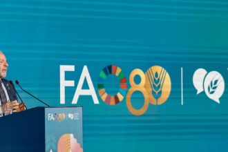 na-italia,-lula-diz-que-e-preciso-“incluir-os-pobres-no-orcamento”