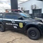 suspeito-e-preso-por-matar-amigo-a-pauladas-apos-ele-se-recusar-a-servir-mais-bebida-alcoolica,-diz-policia