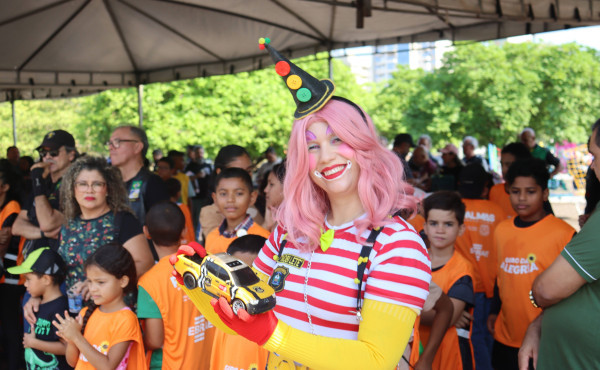 “giro-da-alegria”:-pmto-recebe-centenas-de-criancas-em-manha-de-festa-e-cidadania-em-palmas