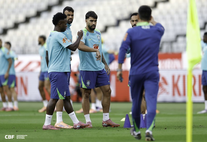 brasil-enfrenta-japao-com-oito-mudancas-no-time-e-volta-ao-4-3-3