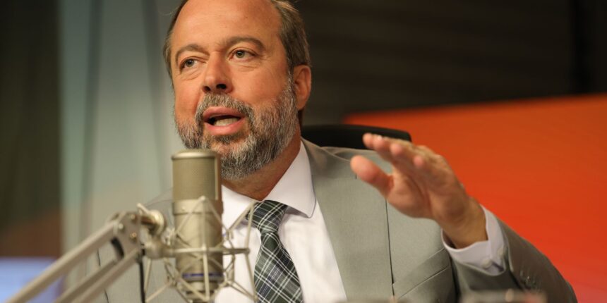 falta-de-energia-de-hoje-nao-pode-ser-chamada-de-apagao,-diz-ministro