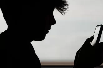 professor-que-trocou-mundo-corporativo-por-escola-publica-alerta-alunos-sobre-perigos-das-redes