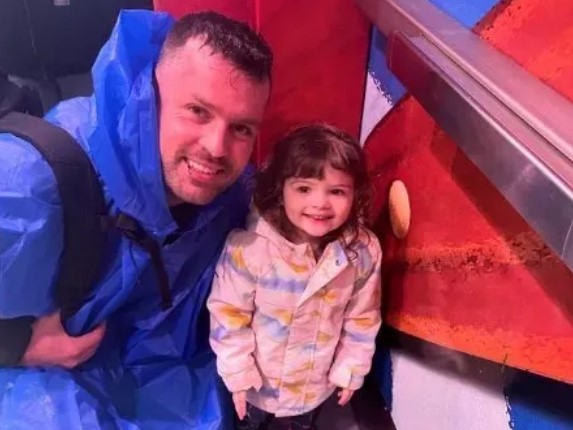 homem-e-indiciado-apos-filha-morrer-dentro-de-carro-enquanto-ele-bebia,-jogava-videogame-e-assistia-a-porno-em-casa