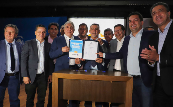 governador-laurez-moreira-encaminha-pccr-da-educacao-a-assembleia-e-pede-celeridade-para-a-aprovacao