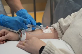 brasil-tem-59-notificacoes-de-intoxicacao-por-metanol,-alerta-governo