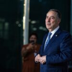 licenca-paternidade:-barroso-quer-que-hugo-motta-informe-sobre-andamento-de-projetos-que-tramitam-na-camara