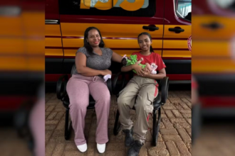 adolescente-conta-o-que-pensou-ao-salvar-irma-recem-nascida-de-engasgo:-‘uma-vida-na-minha-mao’