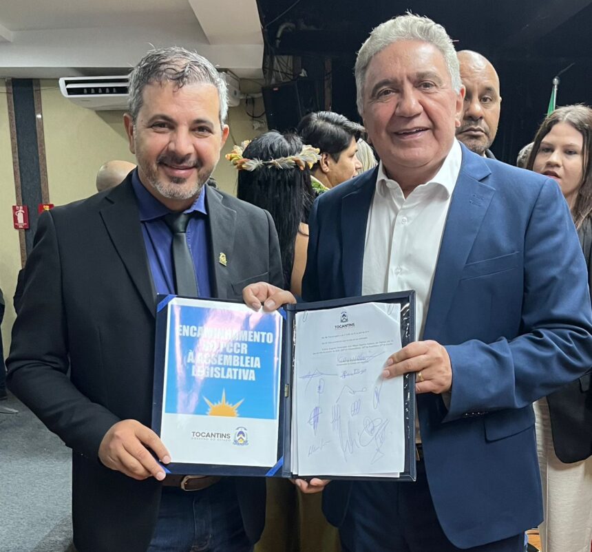 no-dia-dos-professores,-wiston-gomes-comemora-envio-do-pccr-da-educacao-a-assembleia-legislativa