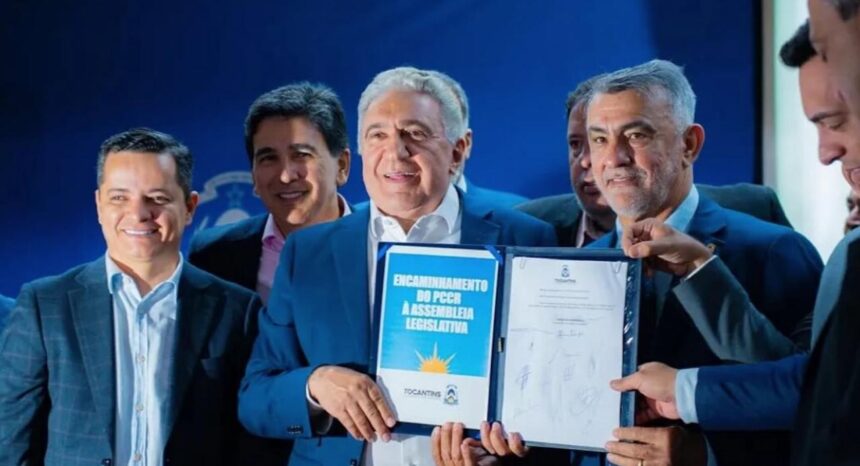 jorge-frederico-participa-de-cerimonia-que-marca-envio-do-pccr-da-educacao-a-assembleia