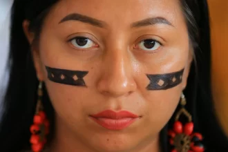 flotilha-inicia-viagem-do-equador-ao-brasil-para-denunciar-exploracao-florestal