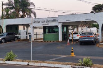 moraes-autoriza-bolsonaro-a-comemorar-aniversario-da-filha-em-casa