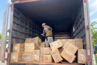 tres-homens-sao-flagrados-com-carga-furtada-de-defensivos-agricolas-avaliada-em-r$-400-mil,-diz-pm