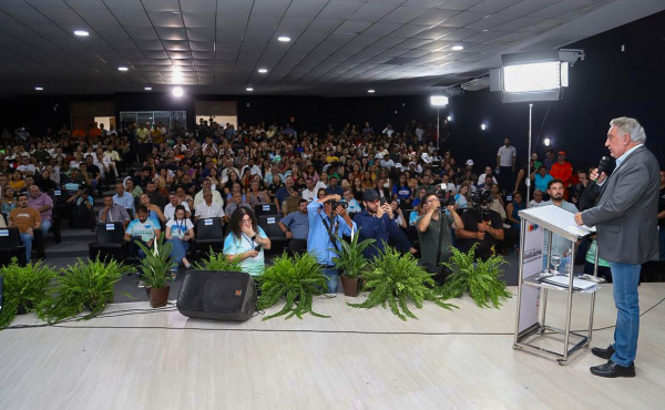 em-araguaina,-governador-laurez-moreira-reforca-compromisso-com-politicas-publicas-para-a-primeira-infancia