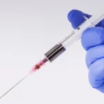 mae-de-bebe-ataca-enfermeira-com-seringa-possivelmente-com-hiv-em-bh