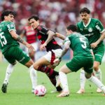 com-pedro-e-arrascaeta-fatais,-flamengo-vence-o-palmeiras-e-cola-na-lideranca-do-brasileiro