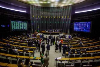 camara-dos-deputados-aprova-urgencia-de-projeto-que-proibe-cobranca-por-bagagem-de-mao-em-voos