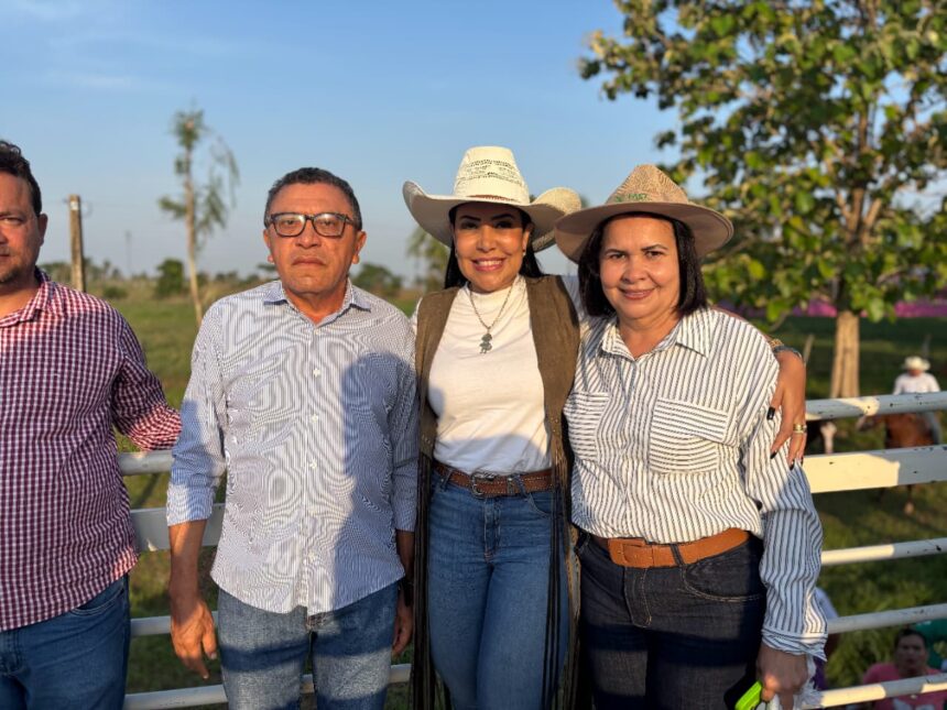 janad-valcari-participa-da-cavalgada-em-comemoracao-aos-33-anos-de-juarina