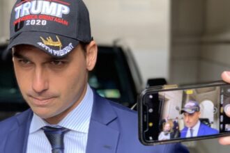 moraes-diz-que-eduardo-bolsonaro-cria-dificuldades-para-ser-notificado