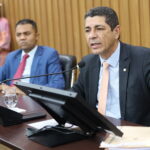 valdemar-junior-comemora-aprovacao-do-pccr-da-educacao-na-ccj