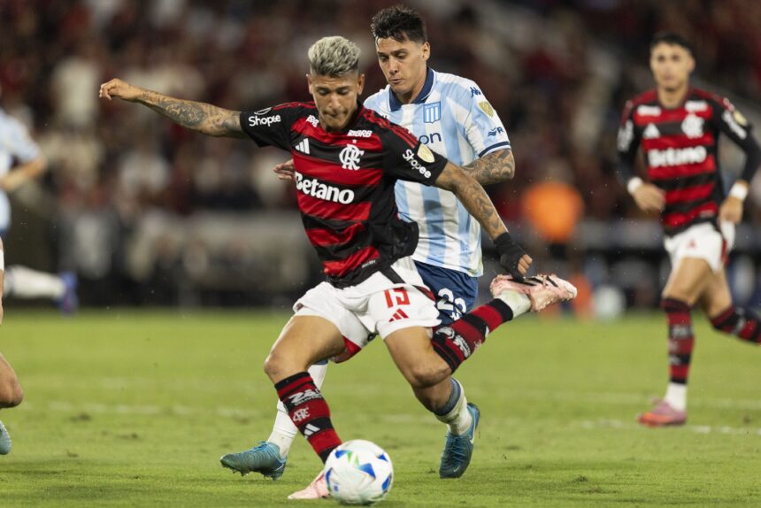 autor-do-gol-da-vitoria-no-fim,-carrascal-ressalta-que-flamengo-‘sempre-procurou-o-resultado’-contra-o-racing