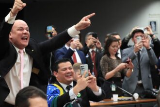 conselho-de-etica-da-camara-arquiva-processo-contra-eduardo-bolsonaro