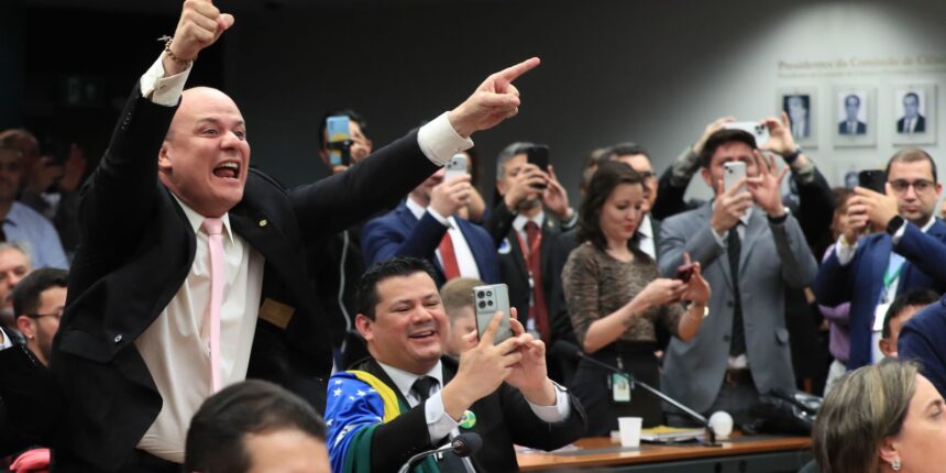 conselho-de-etica-da-camara-arquiva-processo-contra-eduardo-bolsonaro