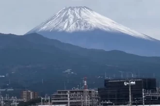 monte-fuji-registra-primeira-neve-do-ano-com-21-dias-de-atraso-historico