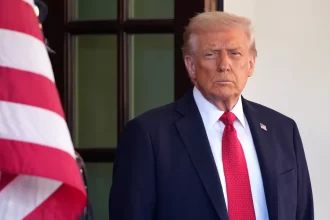 trump-diz-que-interrompeu-negociacoes-com-canada-apos-video-em-que-reagan-critica-tarifas