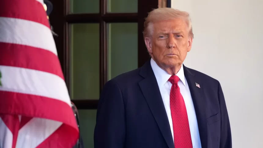 trump-diz-que-interrompeu-negociacoes-com-canada-apos-video-em-que-reagan-critica-tarifas