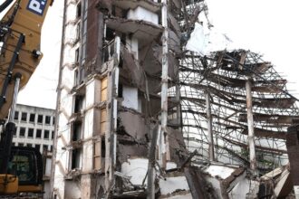 predio-desaba-no-centro-de-manchester-e-testemunhas-relatam-‘sensacao-de-terremoto’