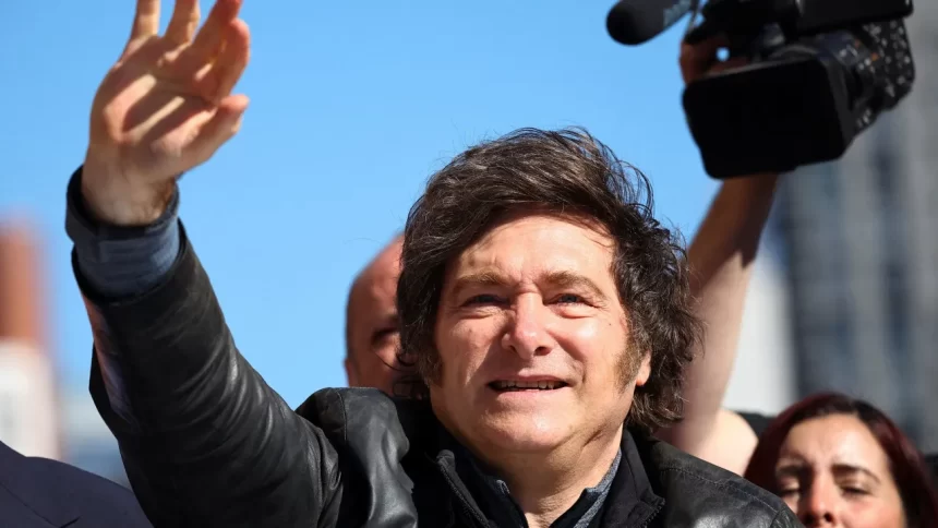milei-ignora-crises-na-campanha-e-tenta-mostrar-otimismo-as-vesperas-de-eleicao