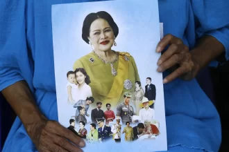 rainha-mae-da-tailandia-morre-aos-93-anos