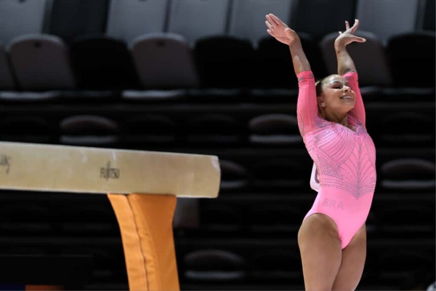 flavia-saraiva-vai-bem-na-final-da-trave,-mas-termina-em-4o-no-mundial-de-ginastica
