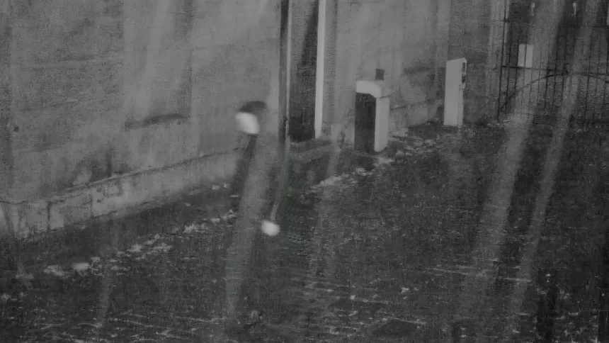 fantasma?-camaras-de-vigilancia-de-castelo-ingles-captam-figura-sem-rosto