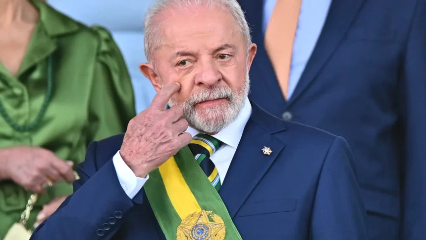 trajetoria-de-vida-de-lula-da-silva-vira-enredo-no-sambodromo-do-rio