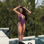 juju-salimeni-posa-de-maio-cavado-e-aproveita-dia-de-piscina-antes-da-mudanca-para-nova-mansao