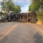 homem-morre-e-mulher-fica-ferida-apos-acidente-entre-carro-e-caminhao-na-to-080;-trecho-fica-interditado