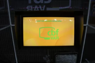 ‘chuta-a-bola-e-nao-tem-tempo-de-tirar-o-pe’,-diz-audio-do-var-sobre-gomez